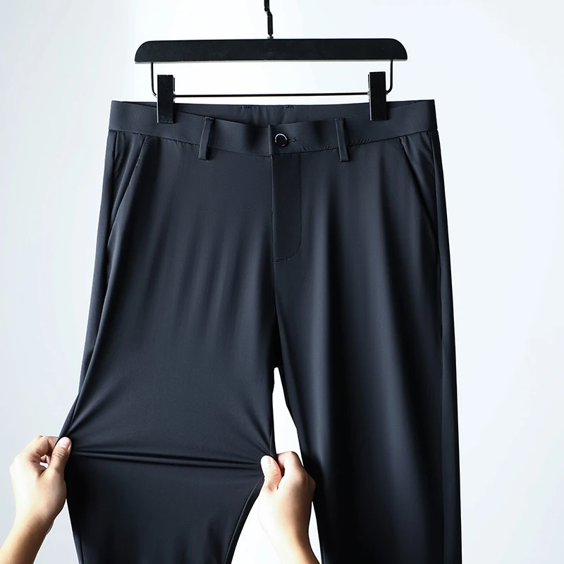 Летние Новые мужские повседневные брюки из ткани Thin Ice Silk с улучшенной эластичностью, классический стиль, деловой модный костюм, брюки черного цвета, лето 2023 г.